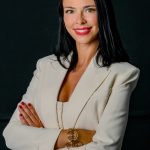 Implante dental sin corona: qué pasa si se queda así y cómo terminarlo